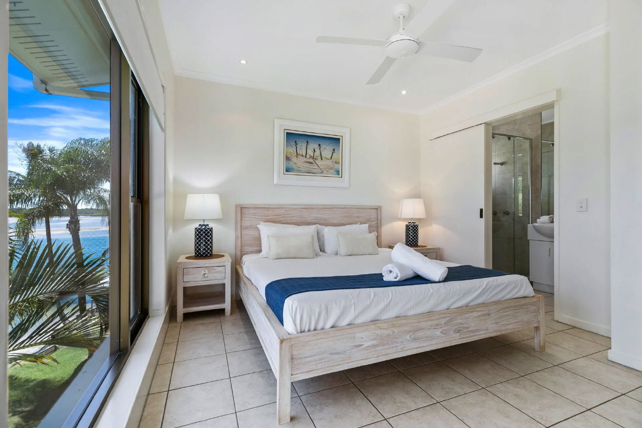 culgoa point beach resort bedroom