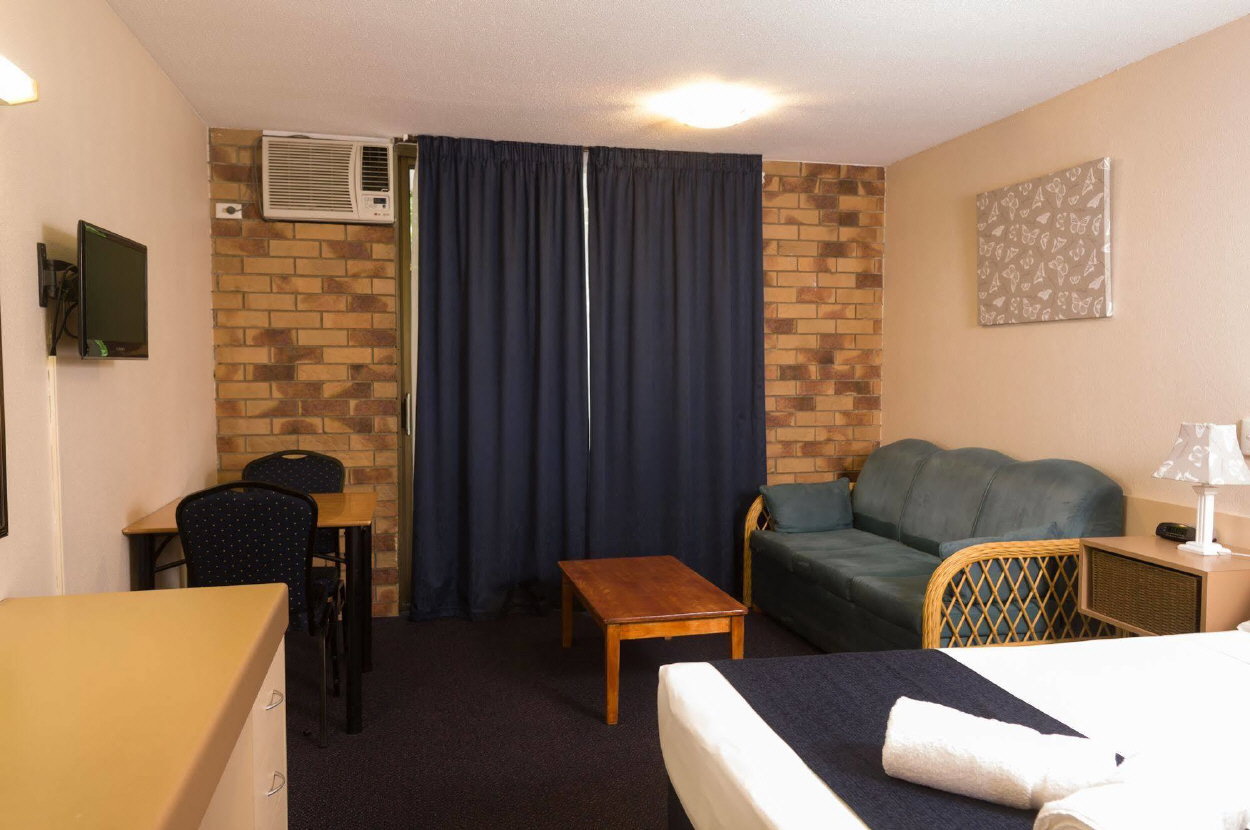 lancaster court motel lounge