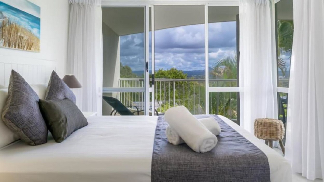 noosa hill resort bedroom
