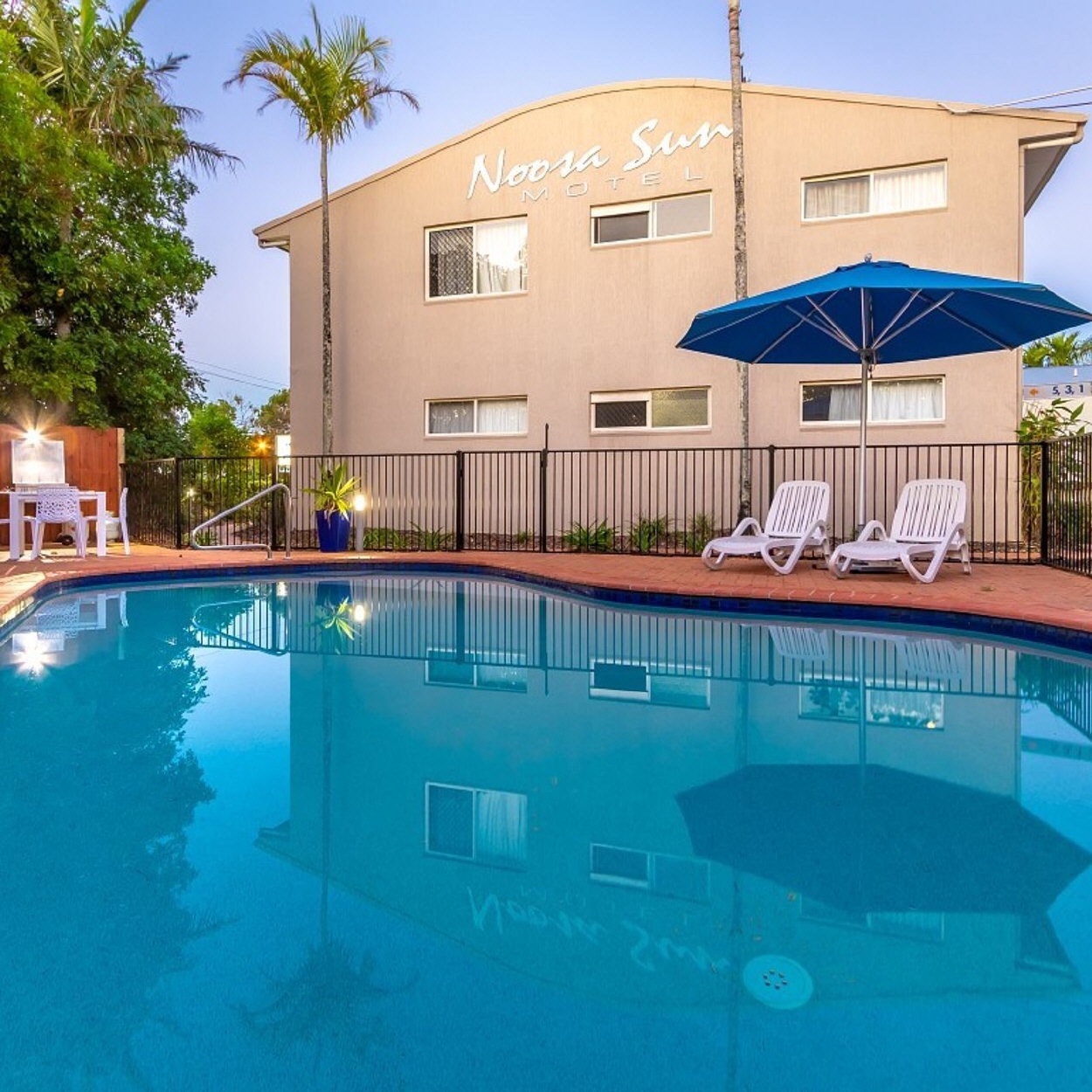 noosa sun motel pool