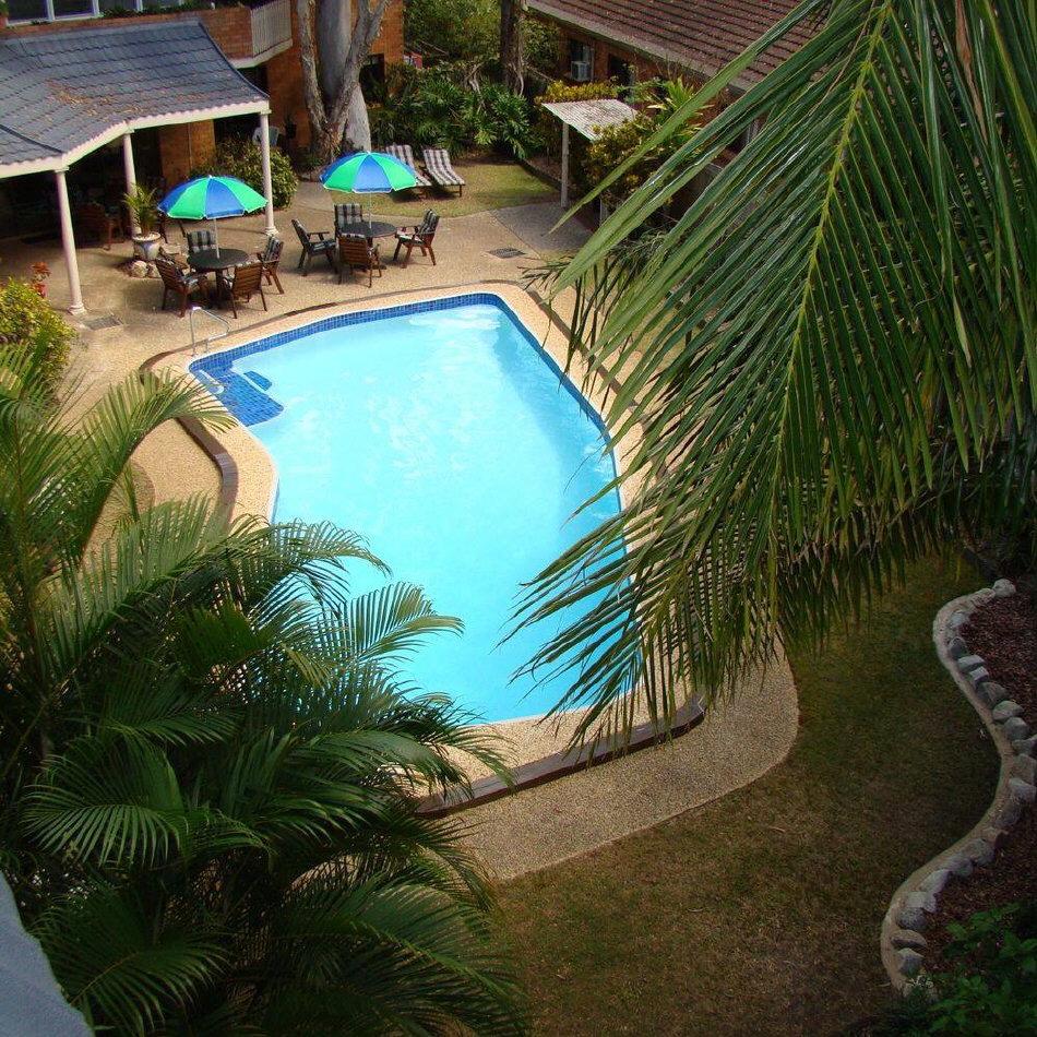 noosa yallambee holiday apartments pool