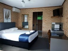 pacific paradise motel bedroom